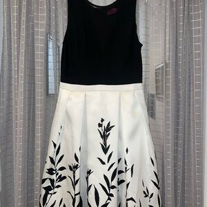 Elegant Black and White maxi Dress